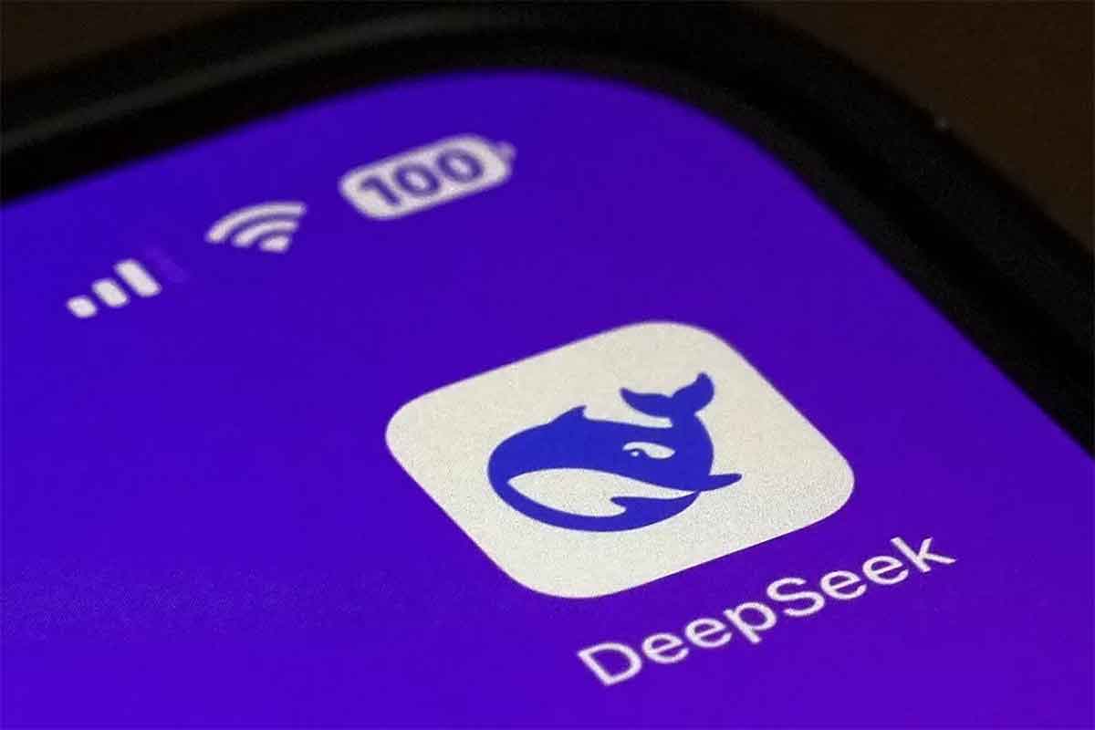 DeepSeek本地部署全攻略：从零基础到高效驾驭AI的终极秘籍