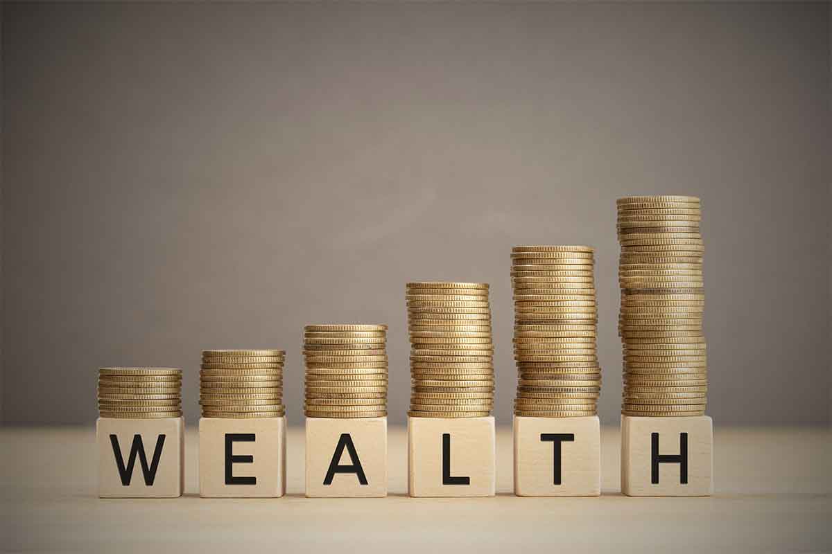 《有钱人致富秘笈》：揭开财富圈层的底层逻辑，掌握普通人也能复制的暴利赚钱模式！